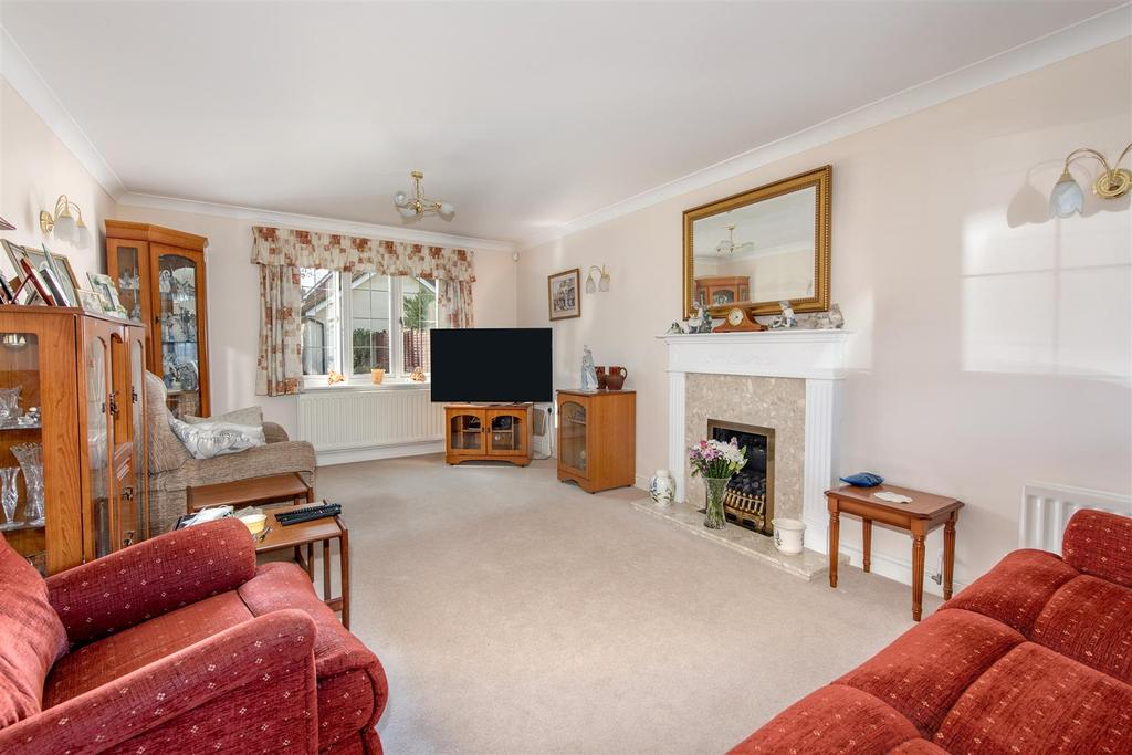 Queens Drive, Taunton 4 bed detached house £725,000