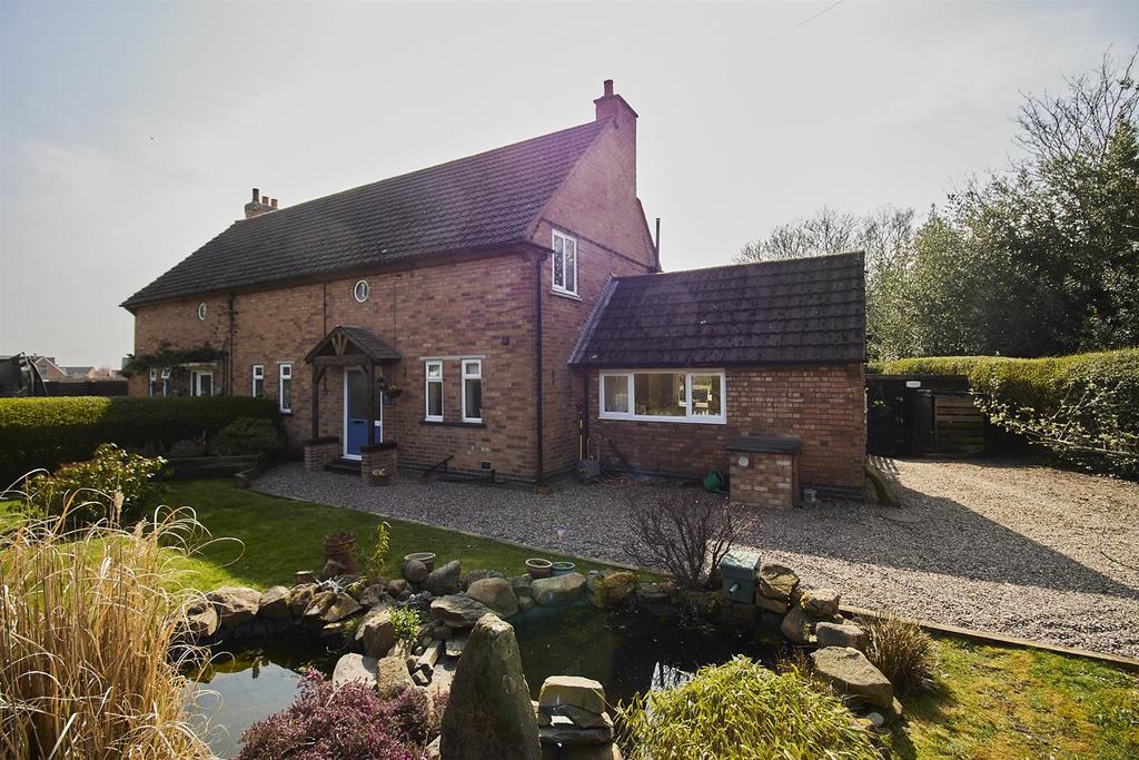 Main Street, Kirkby Mallory 3 bed semidetached house £325,000