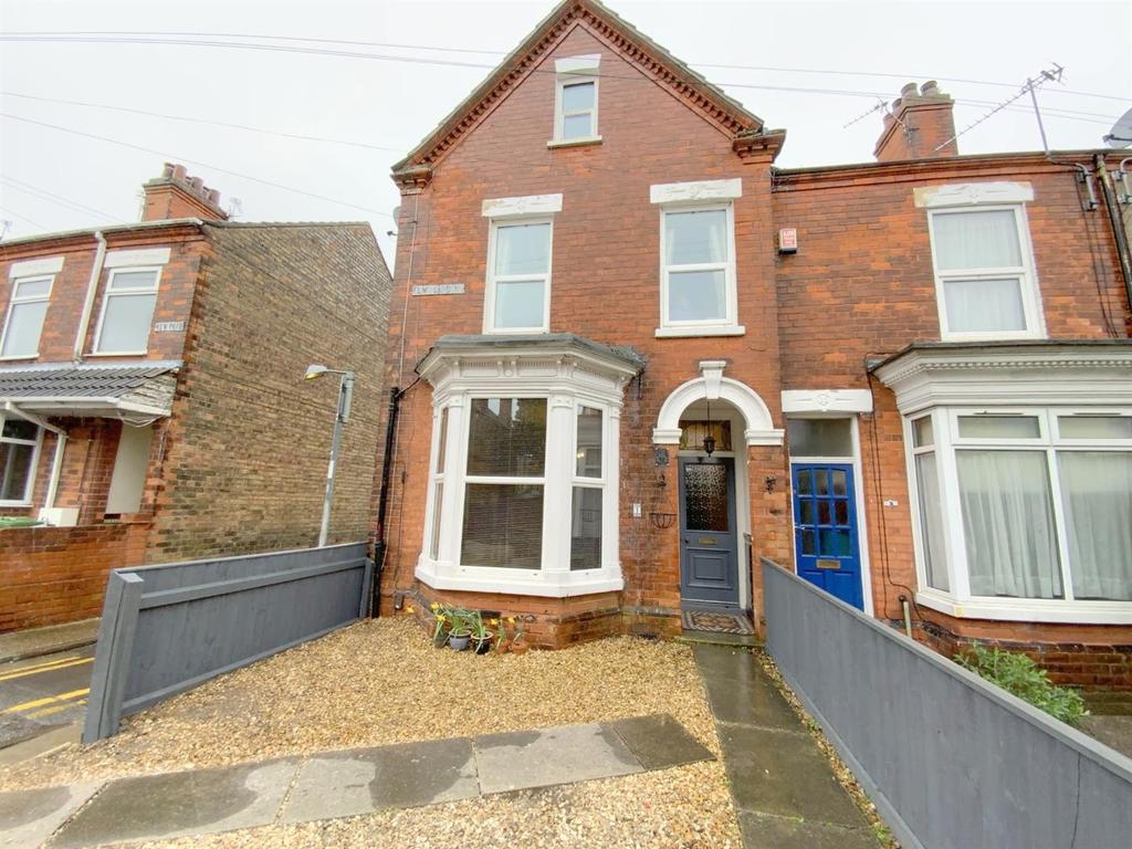 Elm Gardens, Cleethorpes 3 bed end of terrace house £165,000