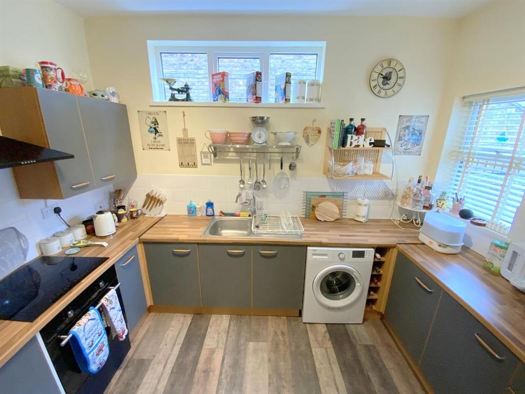 Elm Gardens, Cleethorpes 3 bed end of terrace house £165,000