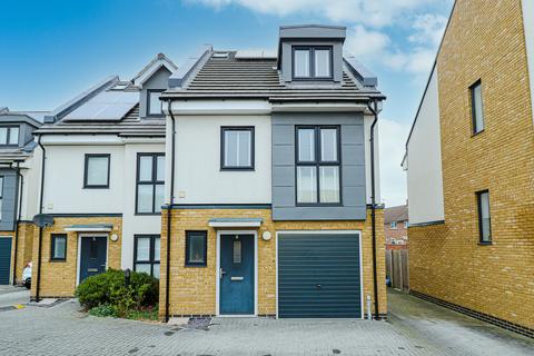 4 Brookside Crescent, Westcliff-on-sea, SS0 0EL