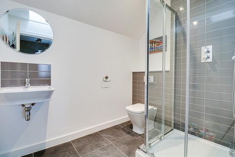 4 Brookside Crescent, Westcliff-on-sea, SS0 0EL