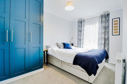 4 Brookside Crescent, Westcliff-on-sea, SS0 0EL