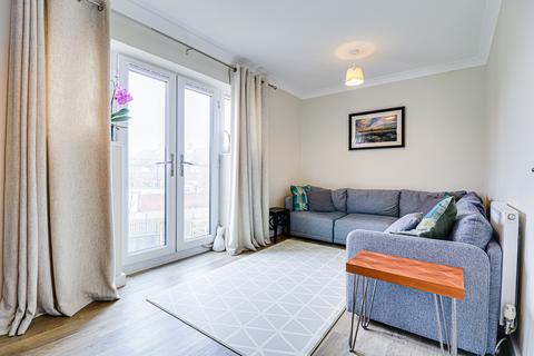 4 Brookside Crescent, Westcliff-on-sea, SS0 0EL