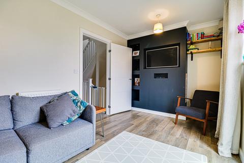 4 Brookside Crescent, Westcliff-on-sea, SS0 0EL