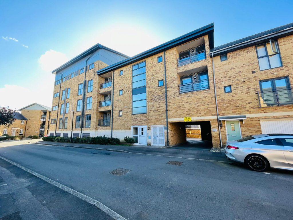4 Waterlily Court, 2 Tuke Walk, Old Town, Swindon, SN1 4GR 2 bed