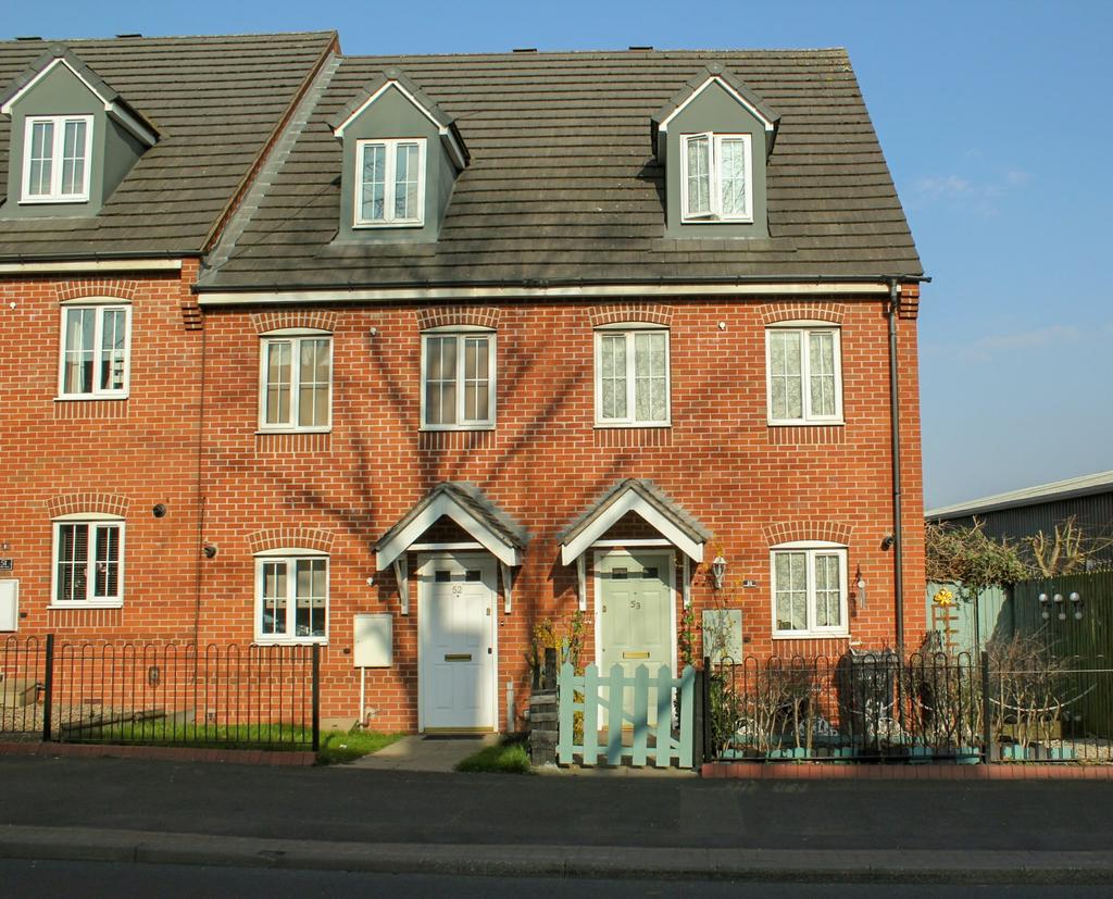 Dudley Road, Tipton, DY4 4 bed end of terrace house £250,000