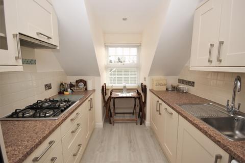 2 bedroom penthouse for sale - Frensham Road, Farnham, Surrey, GU9