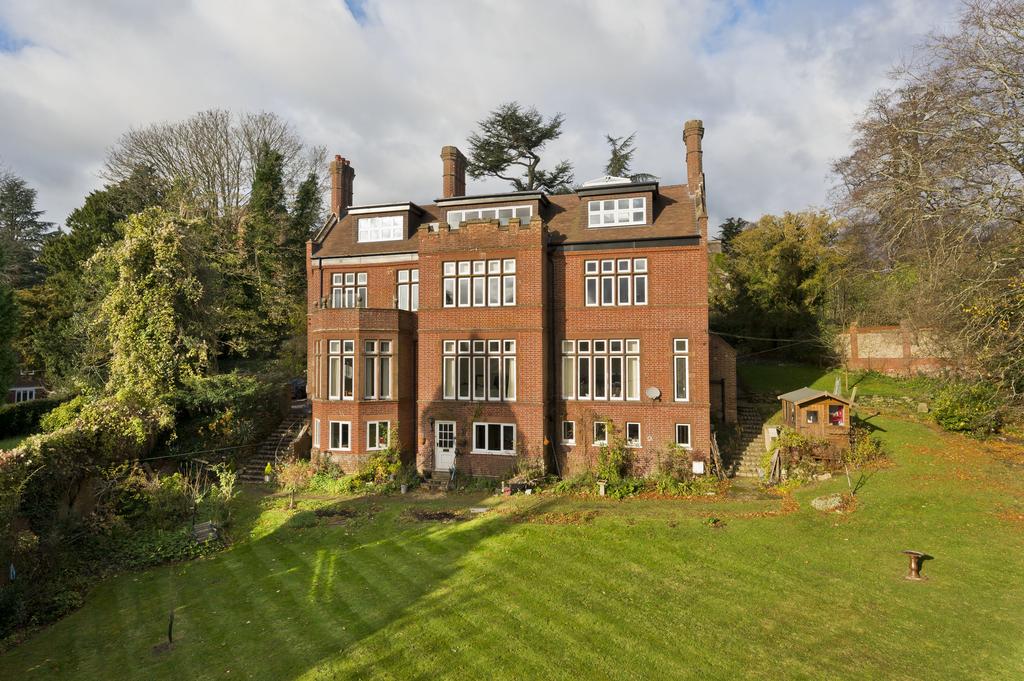 Castle Hill, Farnham, Surrey, GU9 1 bed apartment £395,000