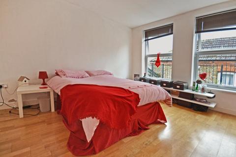 3 bedroom flat to rent, Kilburn High Road, Kilburn NW6