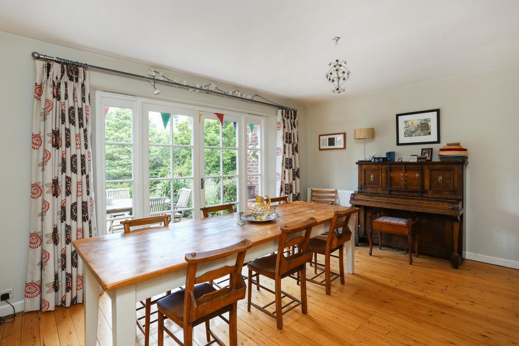 Broomleaf Road, Farnham, Surrey, GU9 4 bed detached house £1,250,000