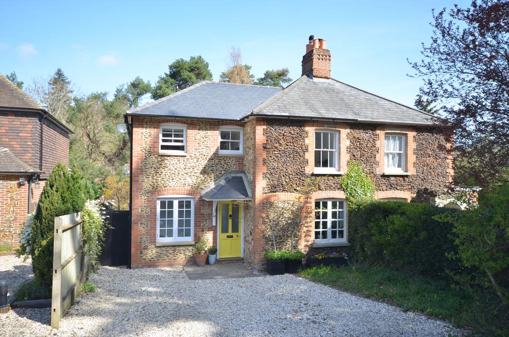Burnt Hill Road, Lower Bourne, Farnham, Surrey, GU10 3 bed semi