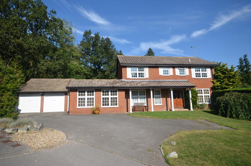 Eldon Drive, Lower Bourne, Farnham, Surrey, GU10 4 bed detached house