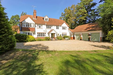 5 bedroom detached house for sale - Pine Ridge Drive, Lower Bourne, Farnham, Surrey, GU10