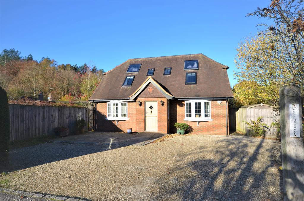 Batt's Corner, Dockenfield, Farnham, Surrey, GU10 3 bed apartment £