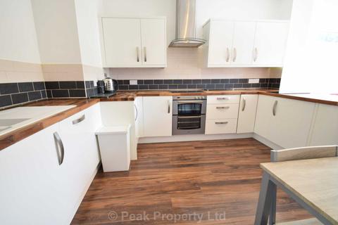 1 bedroom in a house share to rent - Room 6 - Student House Share - Wimborne Road, Southend On Sea