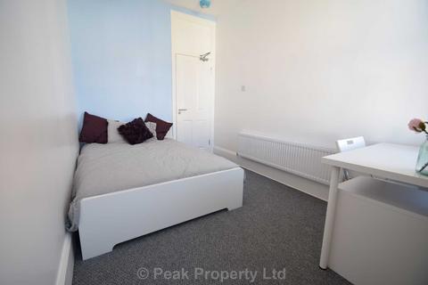 1 bedroom in a house share to rent, Wimborne Road, Southend On Sea SS2