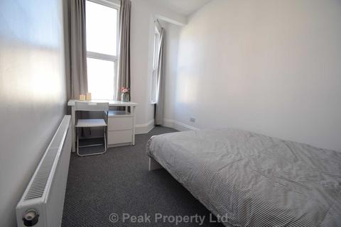 1 bedroom in a house share to rent, Wimborne Road, Southend On Sea SS2