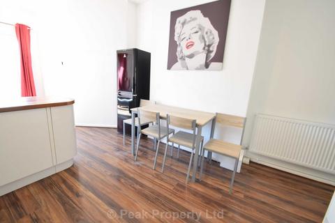1 bedroom in a house share to rent, Wimborne Road, Southend On Sea SS2