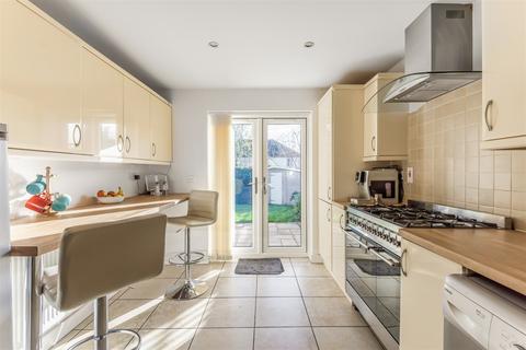 6 Deans Close, Fontwell, Arundel, BN18 0SJ