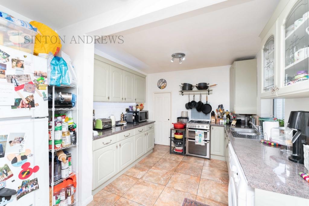 Hessel Road, Ealing, W13 3 bed house £2,450 pcm (£565 pw)