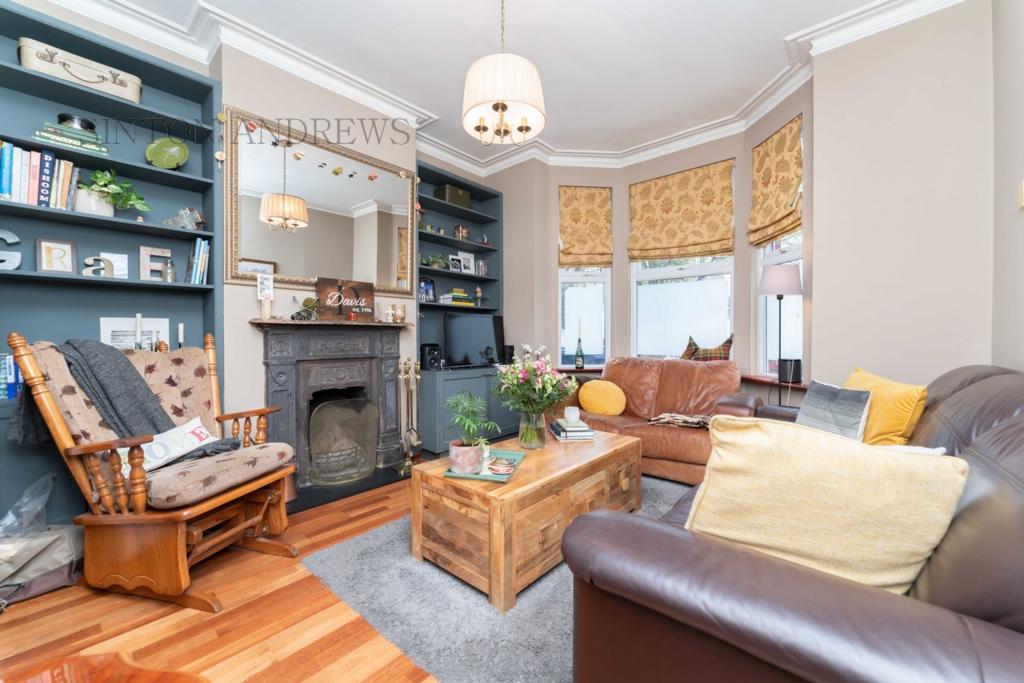 Hessel Road, Ealing, W13 3 bed house £2,450 pcm (£565 pw)