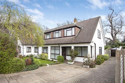 24 Alderside Walk, Englefield Green, Egham, TW20 0LY
