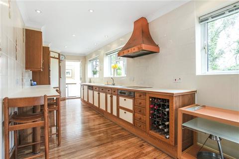 24 Alderside Walk, Englefield Green, Egham, TW20 0LY