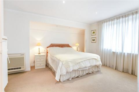 24 Alderside Walk, Englefield Green, Egham, TW20 0LY