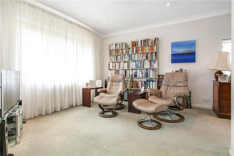 24 Alderside Walk, Englefield Green, Egham, TW20 0LY