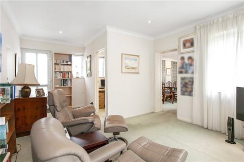 24 Alderside Walk, Englefield Green, Egham, TW20 0LY