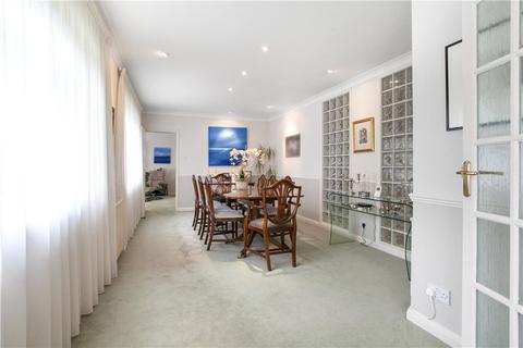 24 Alderside Walk, Englefield Green, Egham, TW20 0LY
