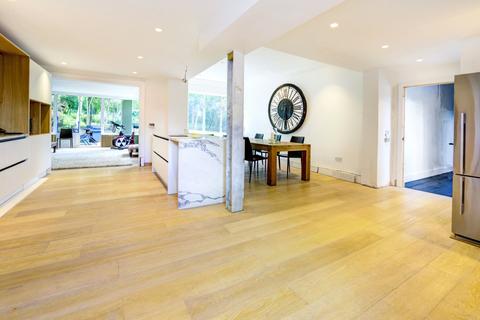 6 bedroom detached house for sale, Neville Drive, London