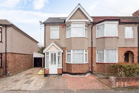 4 bedroom end of terrace house for sale, Hainault Road, Romford