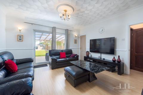 4 bedroom end of terrace house for sale, Hainault Road, Romford