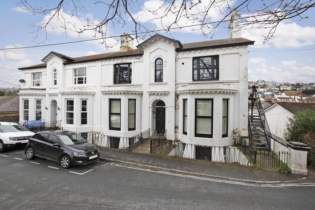 Plantation Terrace, Dawlish, EX7 3 bed flat for sale £249,950