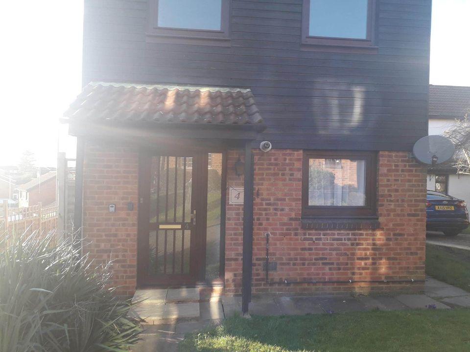 Polegate, Luton LU2 3 bed detached house £1,300 pcm (£300 pw)