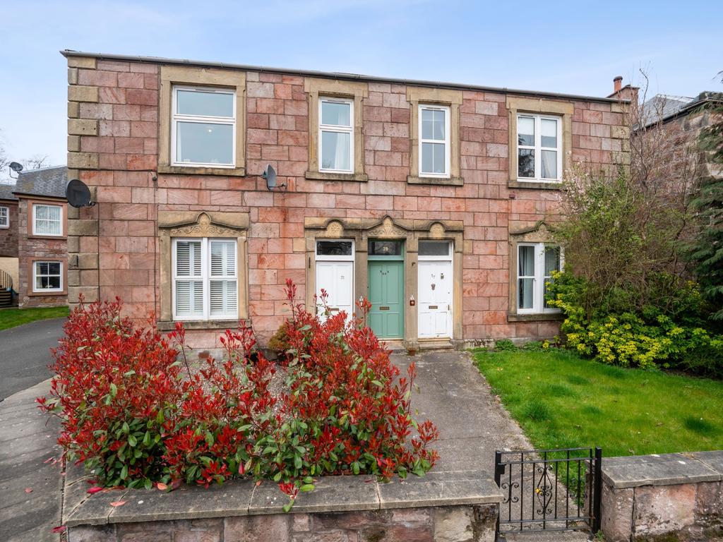 Grange Road, Alloa, Clackmannanshire... 2 bed apartment £115,000