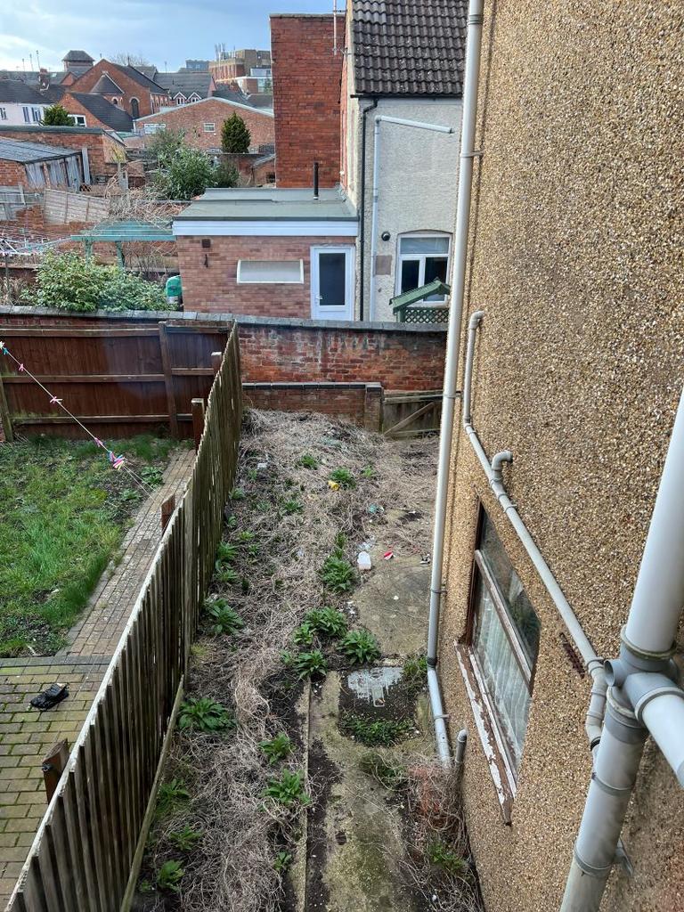 31 Bath Street, Rugby, Warwickshire, CV21 3JF 2 bed terraced house £