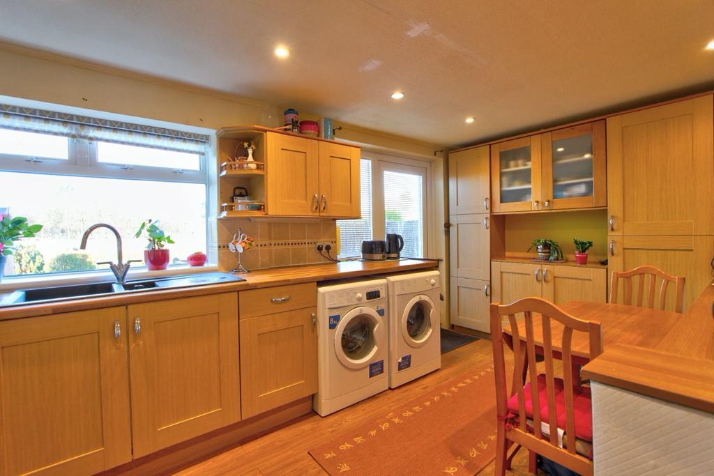 Studley Road, StocktonOnTees, TS19 2 bed semidetached house £105,000