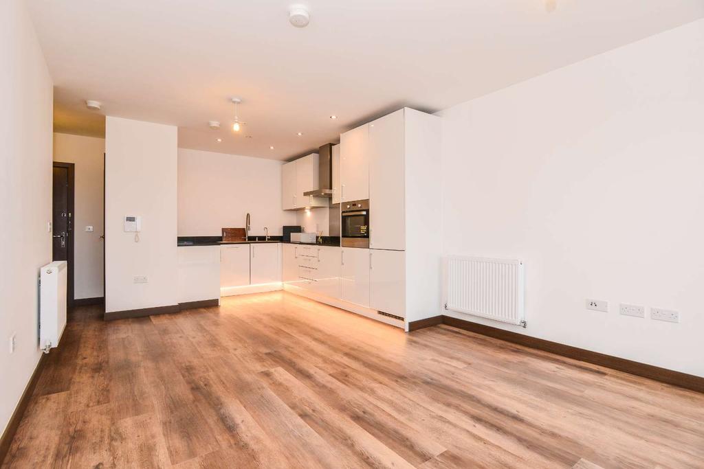 Edinburgh Way, Harlow, Essex 1 bed flat £1,127 pcm (£260 pw)