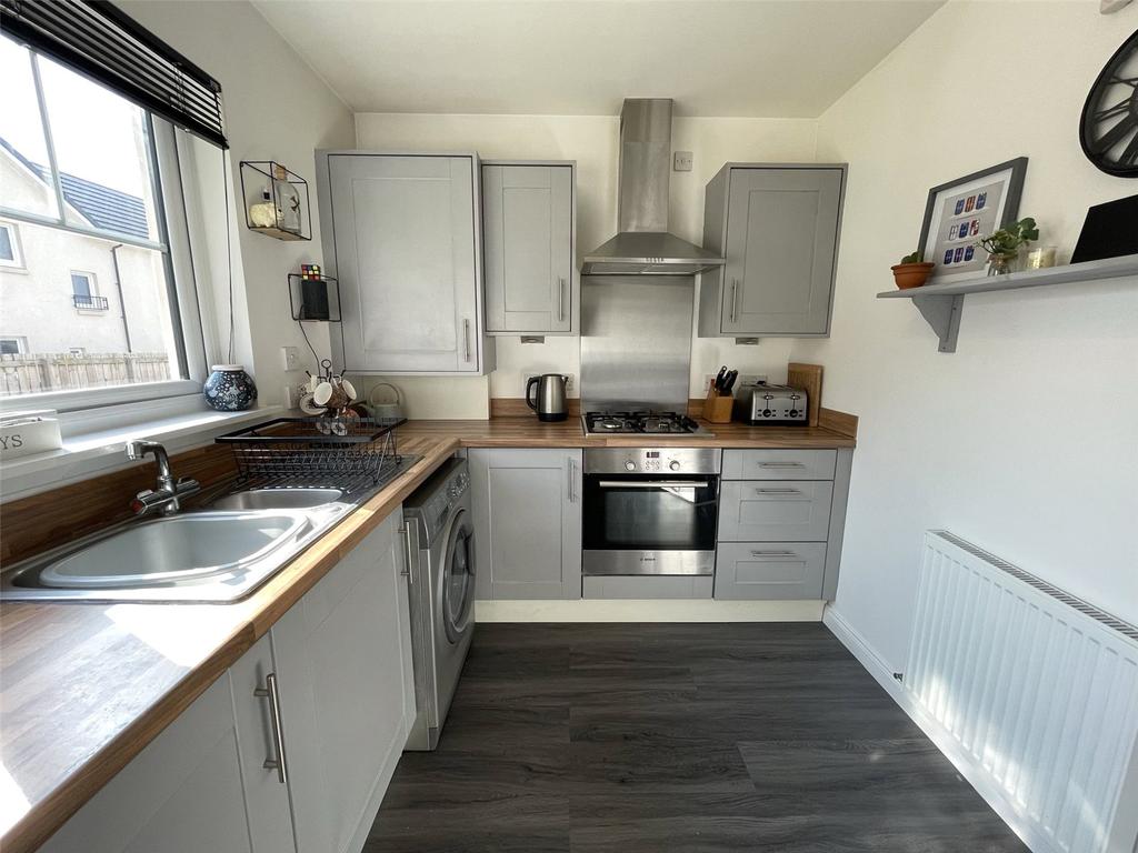 9 Broomhill Place, Muir of Ord... 2 bed flat £135,000