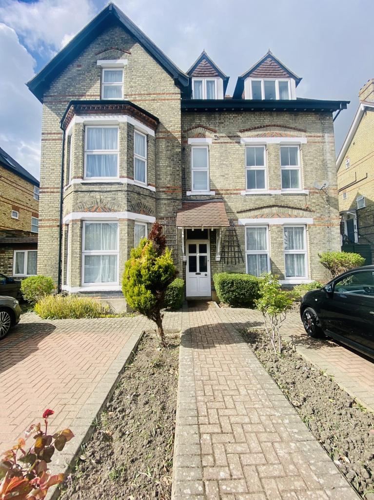 Warwick Road, Ealing, London, W5 2 bed flat £2,200 pcm (£508 pw)