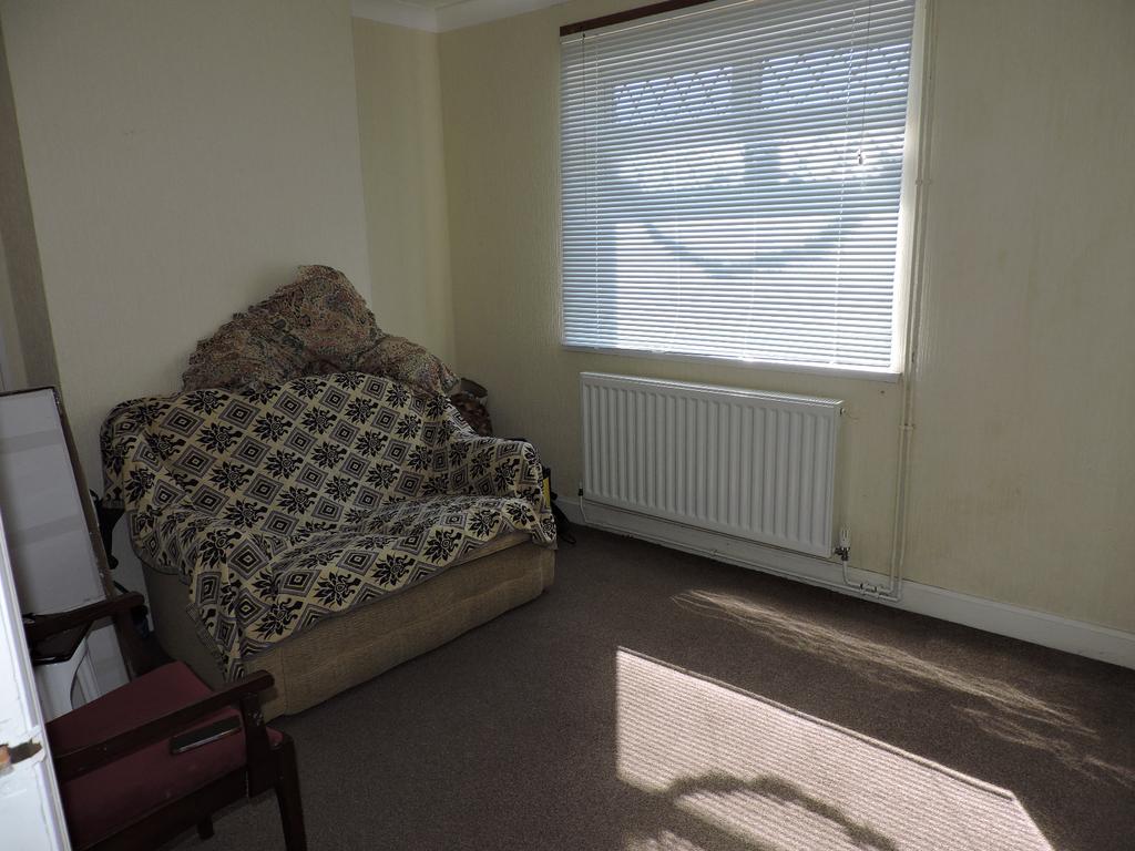 Heol Llwchwr, Ammanford, SA18 3 bed semidetached house £169,995
