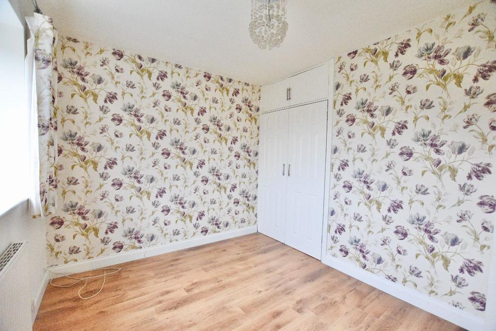 Huntsman Road, IG6 2 bed terraced house £1,500 pcm (£346 pw)