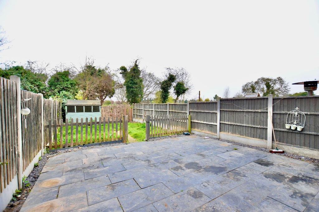Huntsman Road, IG6 2 bed terraced house £1,500 pcm (£346 pw)