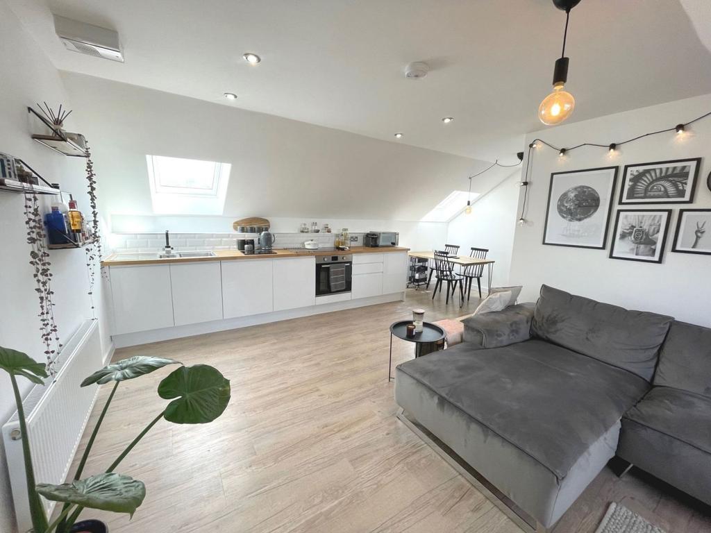 Living / kitchen / dining room