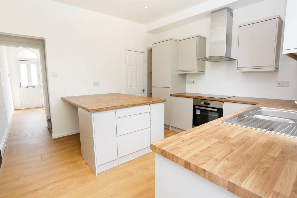 Forbes Road, Offerton, Stockport, SK1 2 bed terraced house £825 pcm (£190 pw)