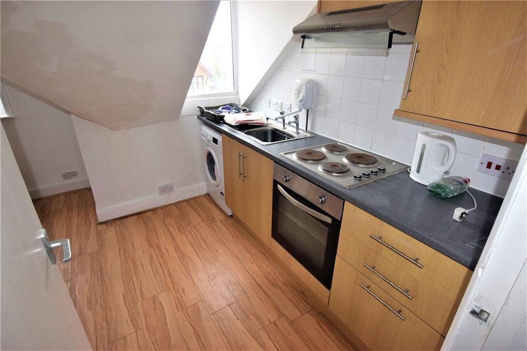 91 Drummond Road, Skegness... 1 bed flat £40,000