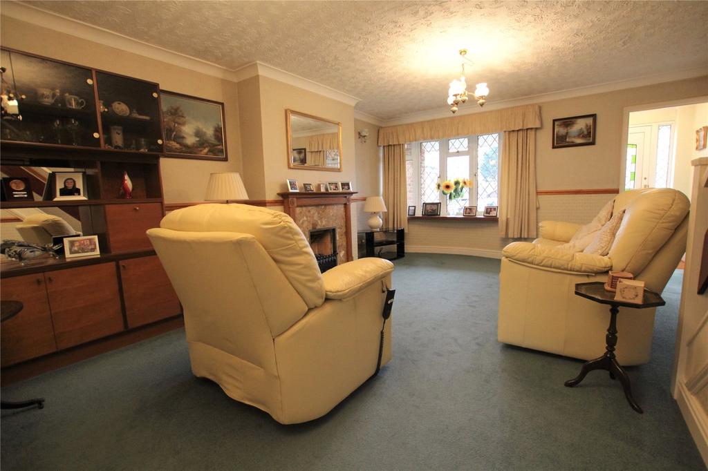 Corinne Close, Reading, Berkshire, RG2 3 bed semidetached house £375,000